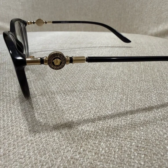 Versace Black Cat-Eye optical frame - Picture 3 of 5